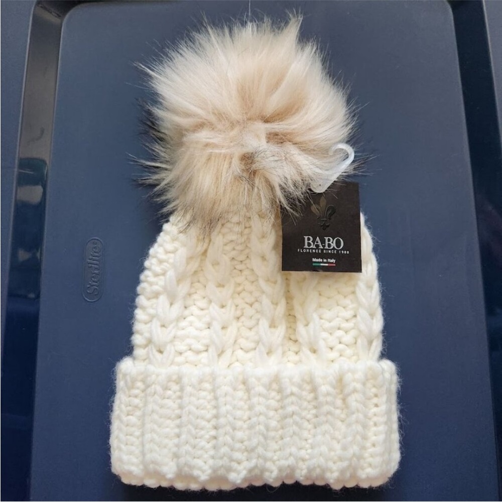 Super soft! Super warm!! Ba-Bo Cream Knit Pom-Pom Beanie
